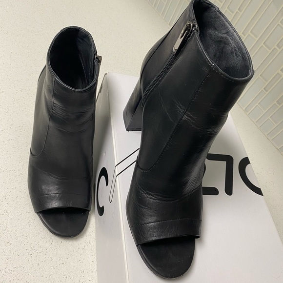 VINCE - Leather Booties - Picture 4 of 4